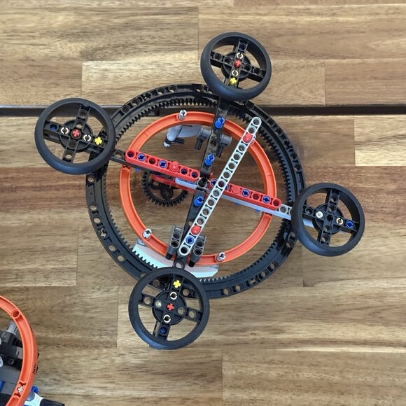 INCOMPLETE LEGO TECHNIC: Planet Earth and Moon in Orbit (42179) READ!! - Picture 11 of 16